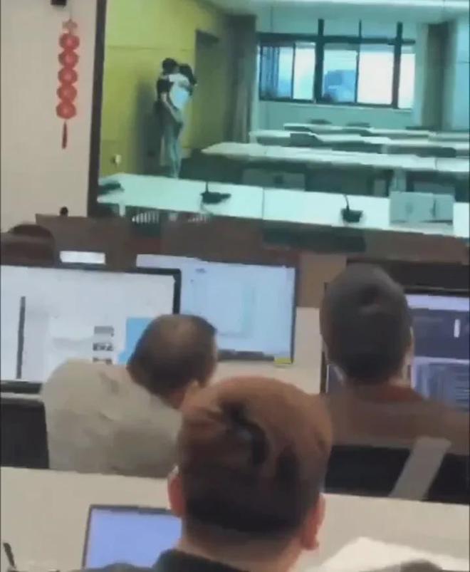 设备能防雷击难防钢架能抗台风难扛腿软九游会真人游戏第一品牌铁塔不雅启示：(图3)
